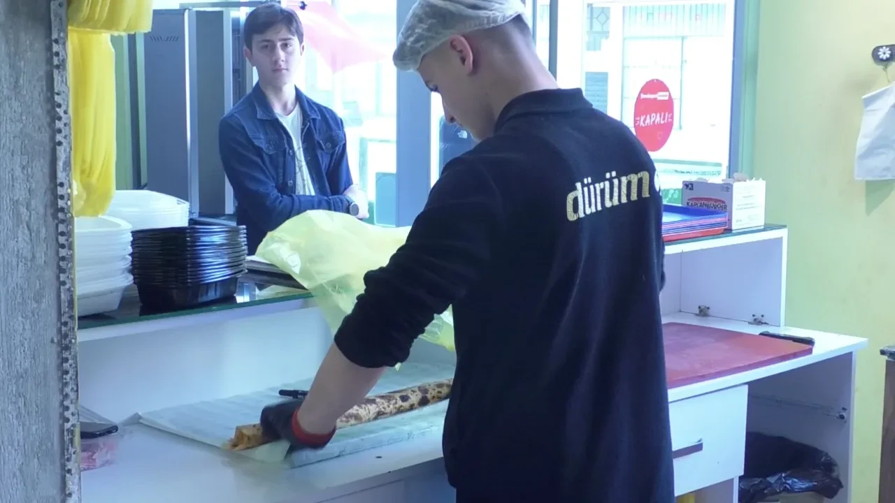 Şimdi de sahte dönerci skandalı! Çocuğu zehirlenen vatandaş ortaya çıkardı