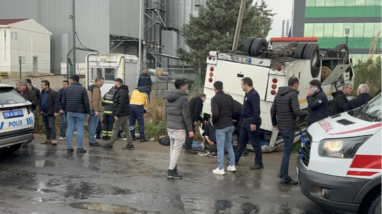 Tekirdağ’da işçi servisi minibüsü takla attı: Çok sayıda yaralı var!