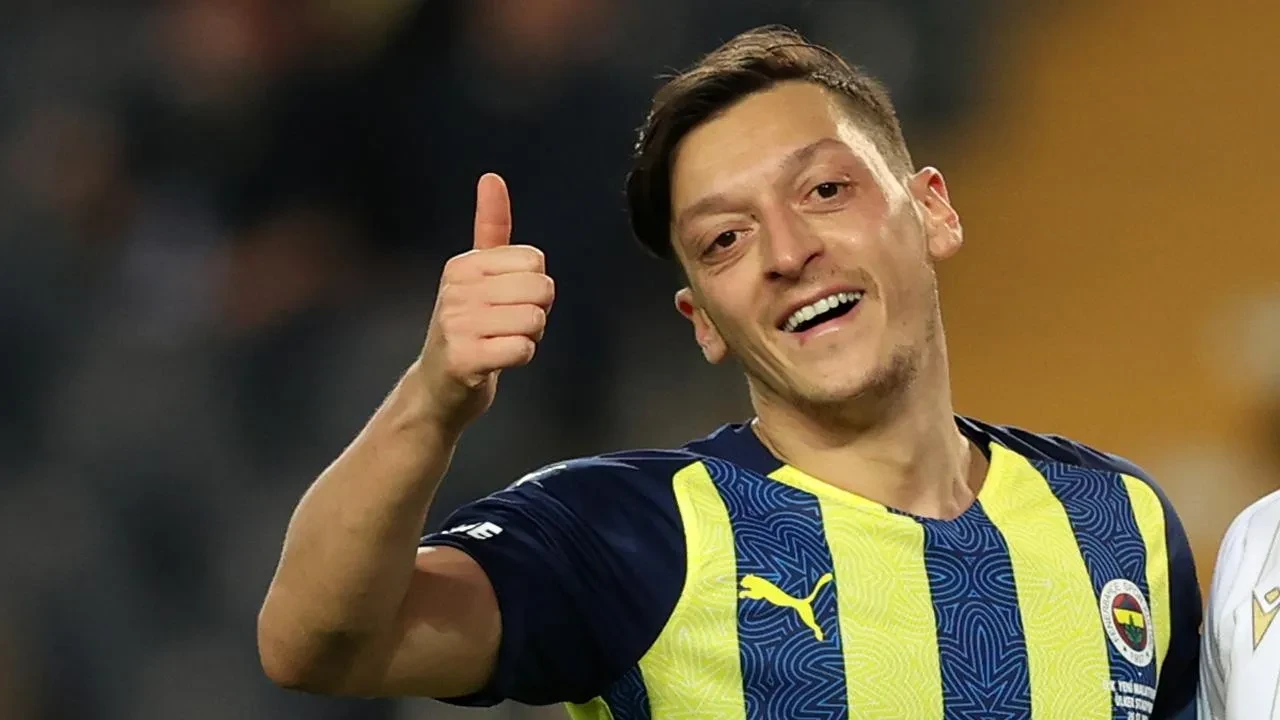 Mesut Özil'den Fenerbahçe ve kariyeri hakkında flaş açıklama: "İyi ki bırakmışım"
