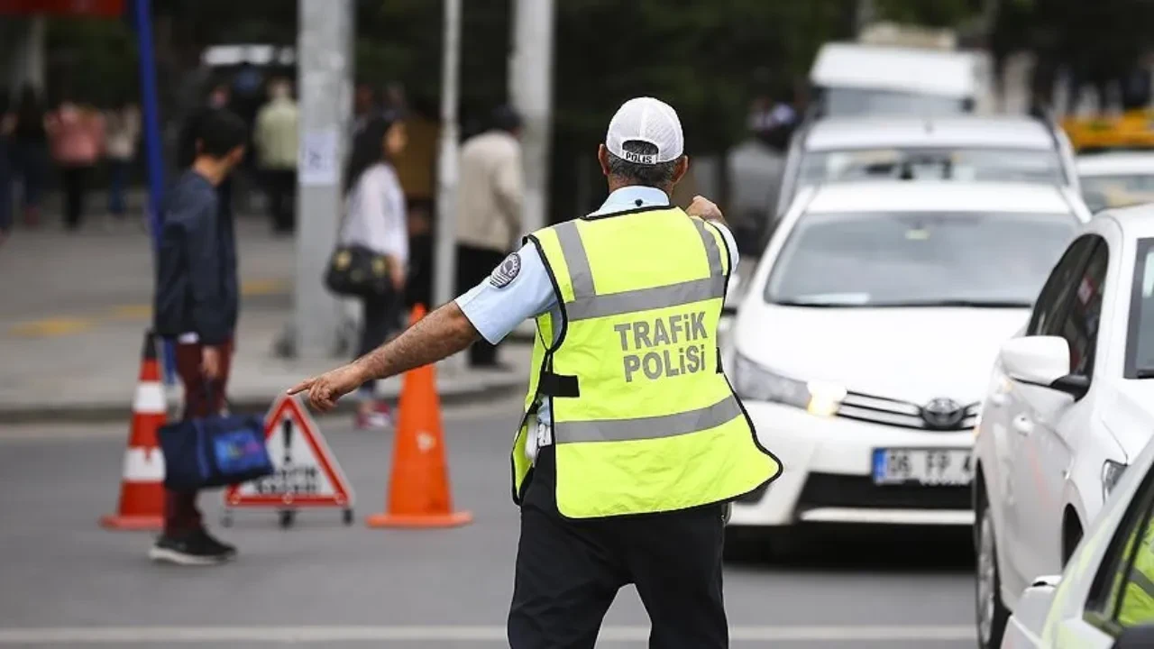 Trafikte yeni dönem! Bunu yapan sürücüler yandı: Ehliyeti alınacak, trafikten men edilecek