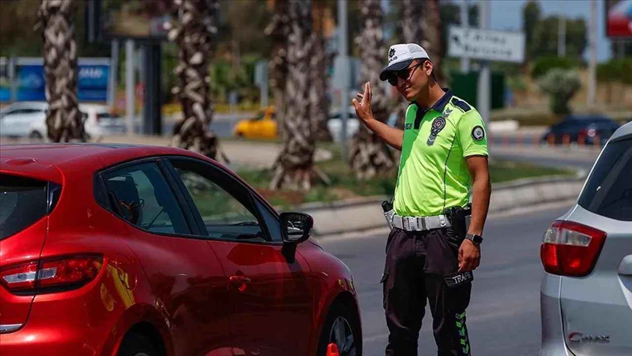 Trafikte yeni dönem! Bunu yapan sürücüler yandı: Ehliyeti alınacak, trafikten men edilecek