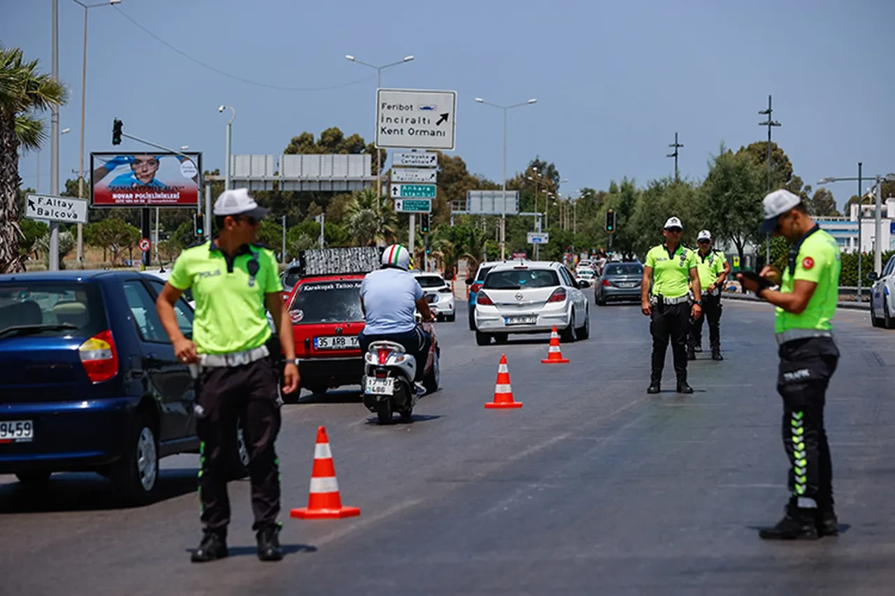 Trafikte yeni dönem! Bunu yapan sürücüler yandı: Ehliyeti alınacak, trafikten men edilecek