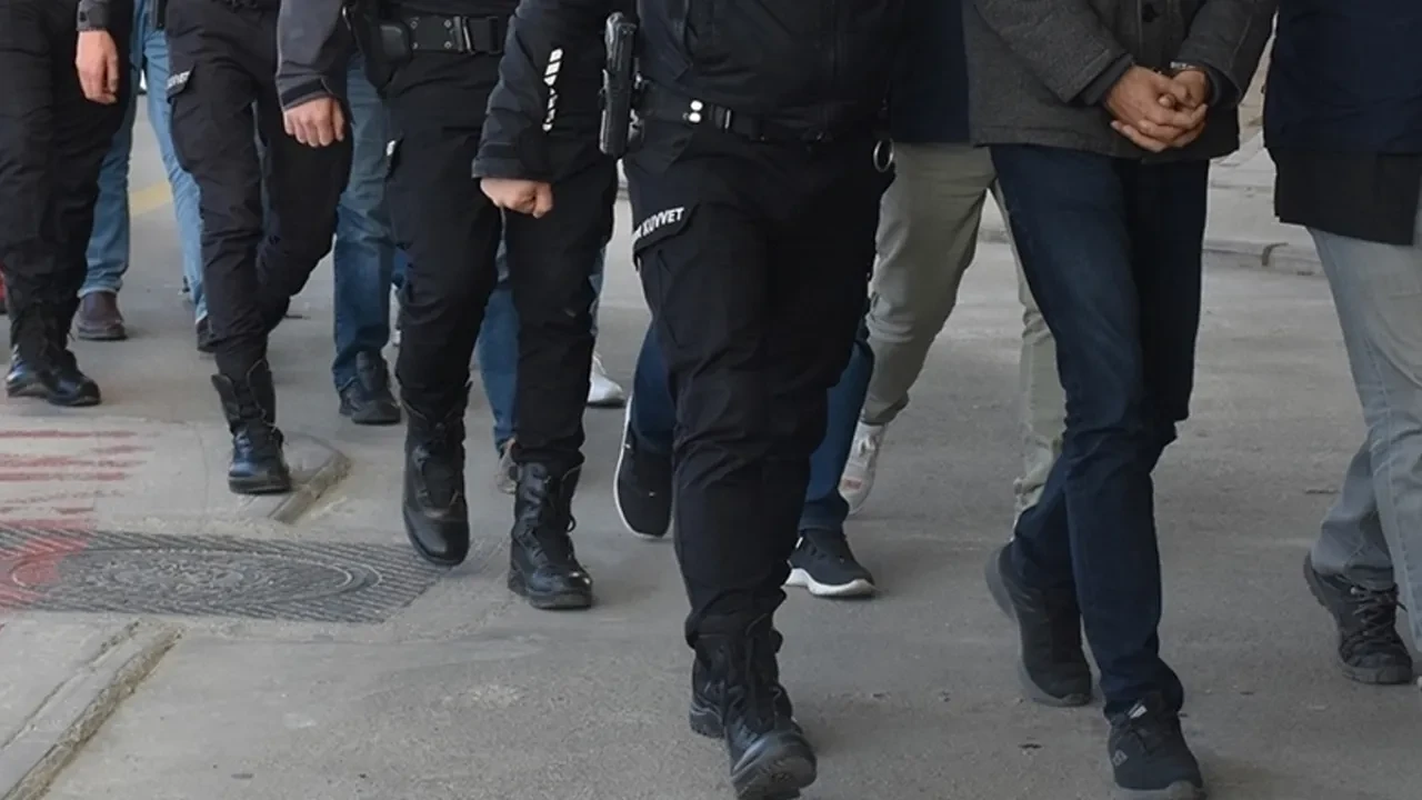 İstanbul merkezli 10 ilde FETÖ operasyonu! 17 doktor yakalandı