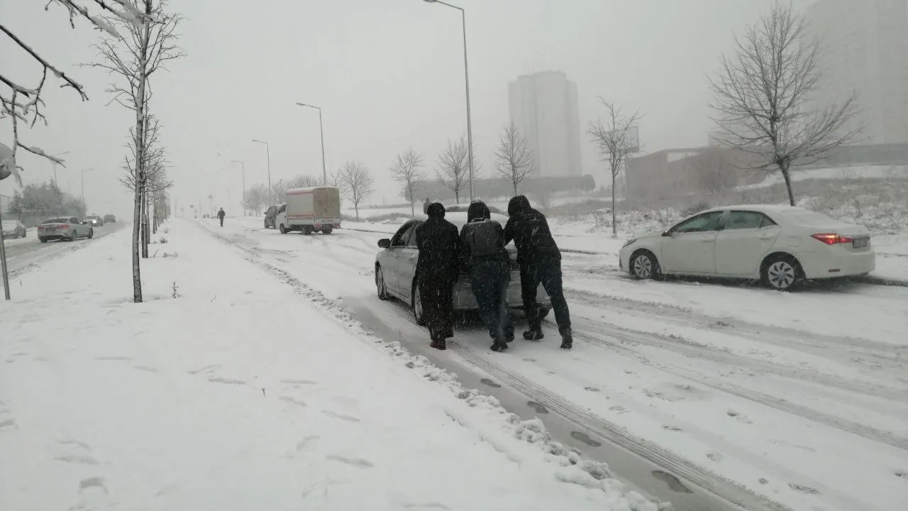 İstanbul yoğun kar yağışına teslim olacak!