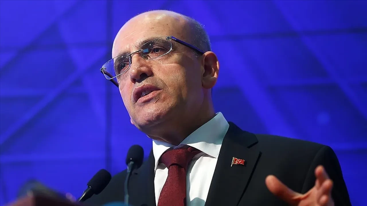 Mehmet Şimşek'ten umut mesajı! "İyi politikalar her zaman önde" diyerek enflasyonun düşüş rotasını açıkladı