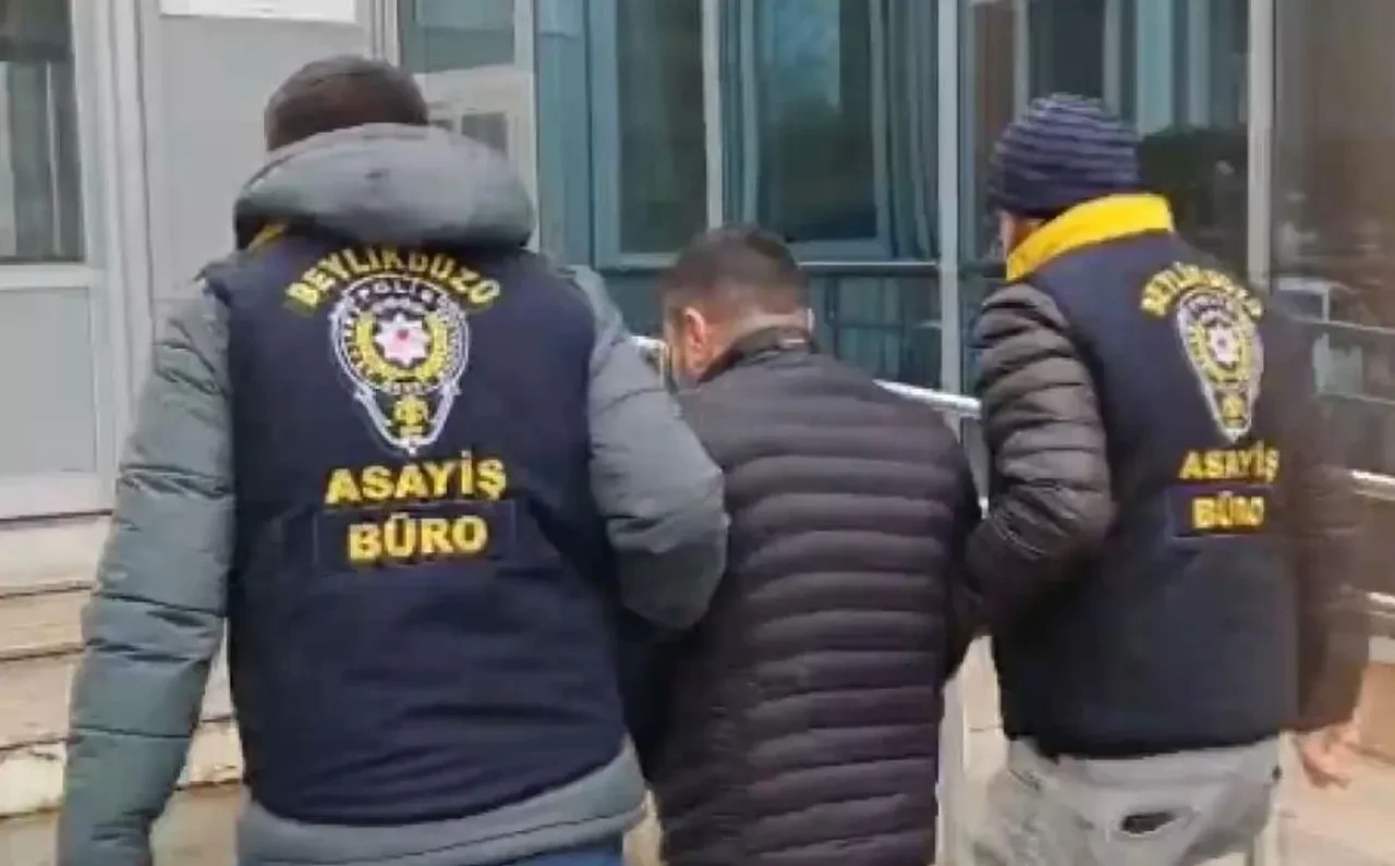 Site toplantısında dehşet anları kamerada: Yanlışlıkla babasını vurdu