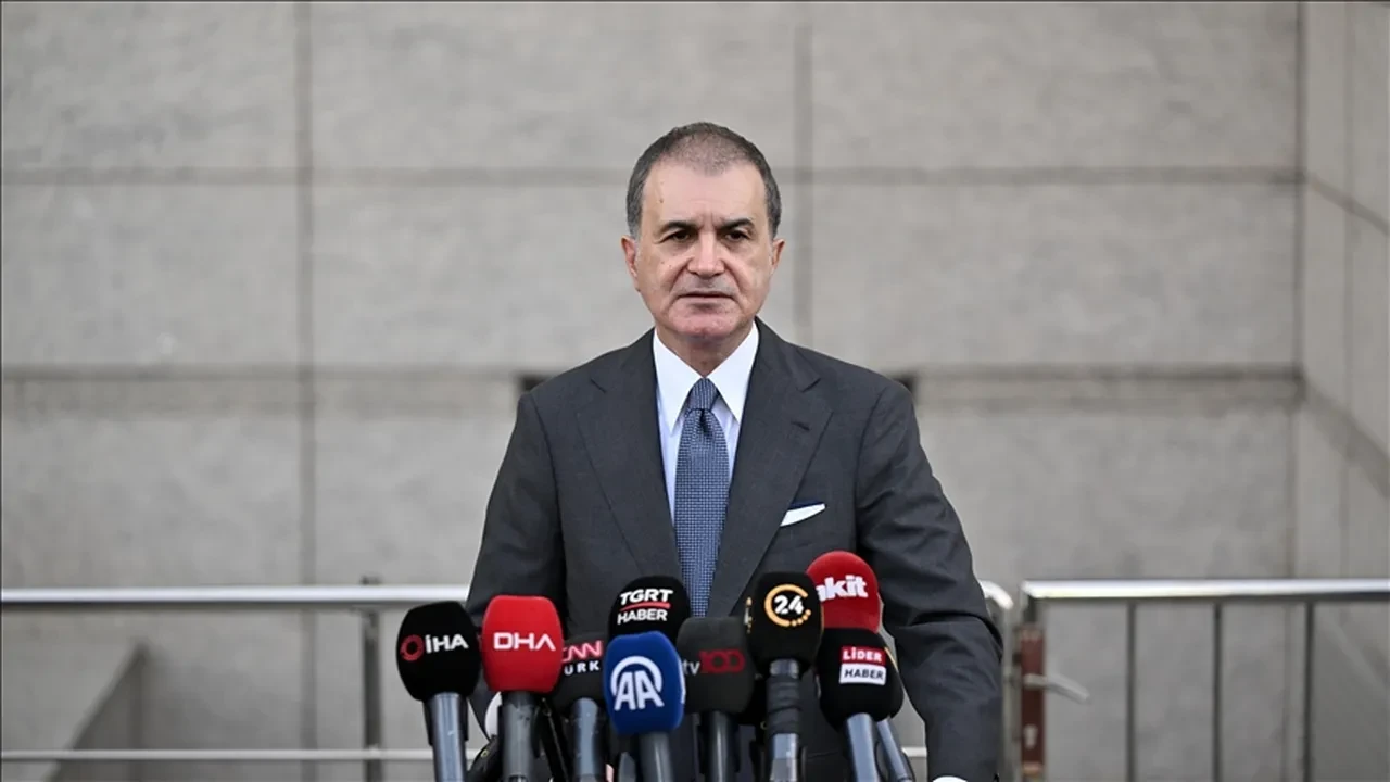 Son dakika | Ömer Çelik'ten CHP'ye eleştiri: Aralarında sertleşen bir yarış var!