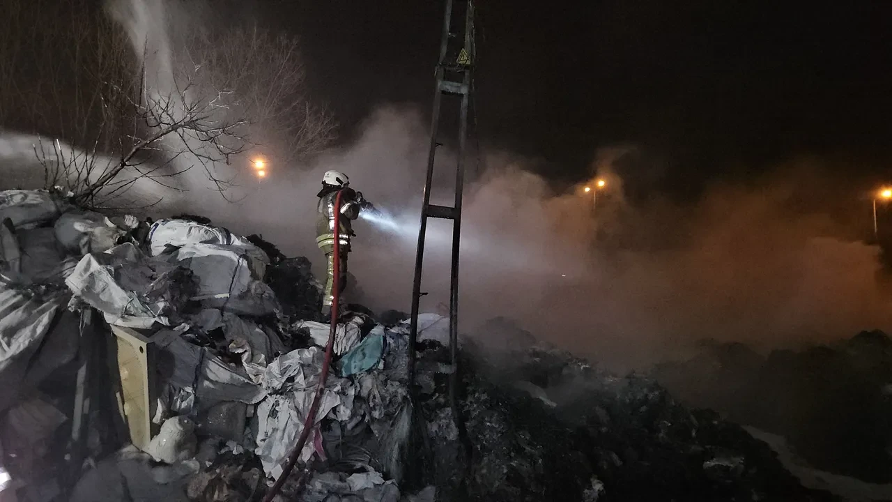 Avcılar'da geri dönüşüm tesisinde yangın! İstanbul'un her yerinden itfaiye sevk edildi