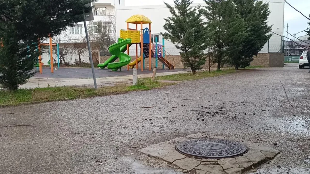 Çocuk parkı yanında skandal olay! Kimyasal madde döküldü iddiası