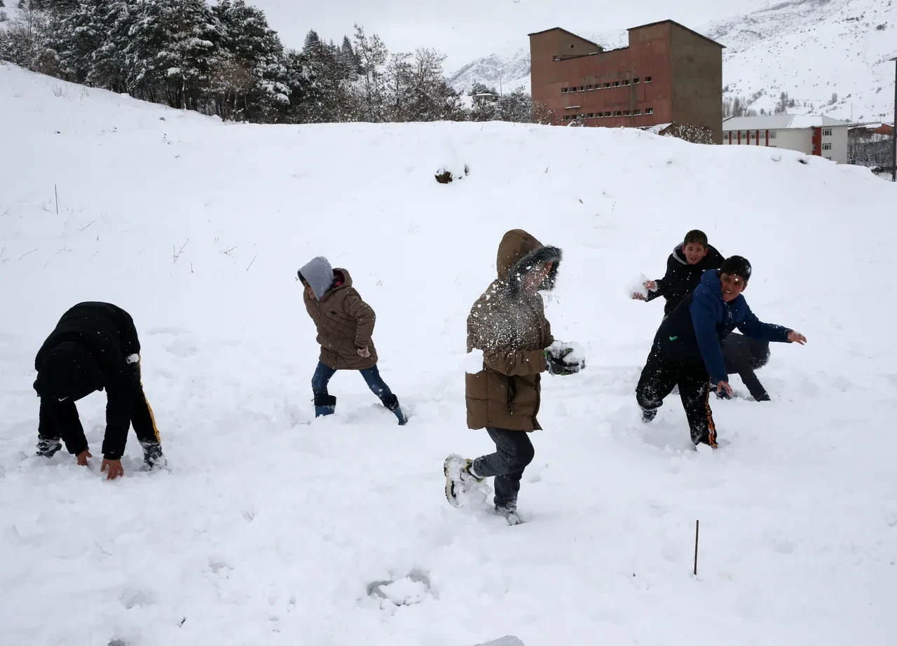 Eğitime kar engeli: Peş peşe duyuruldu! İşte 18 Şubat kar tatili olan iller