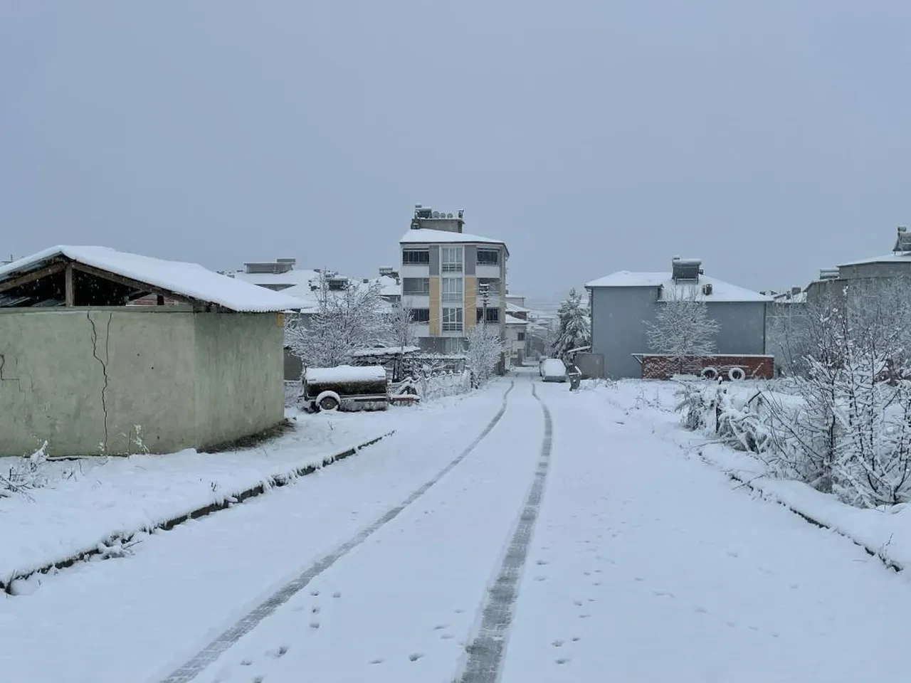 İstanbul'da kar alarmı, günlerce yağacak! Kandilli açıkladı: Okullar tatil olabilir