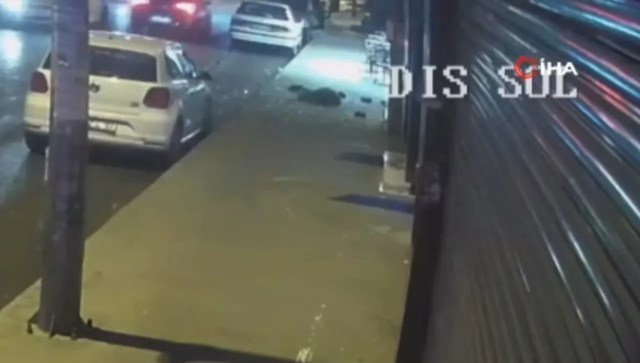 İzleyenlerin kanı dondu! Dövdükleri arkadaşlarını camdan attılar: O anlar kamerada