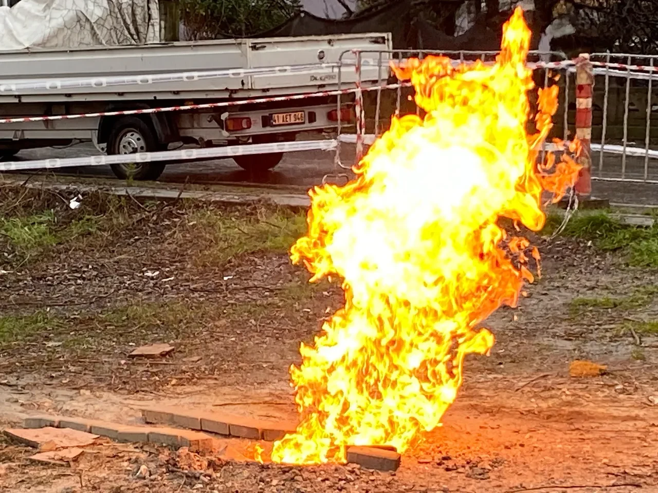 Kartepe'de korku dolu anlar! Ekipler seferber oldu! 23 saattir yanıyor
