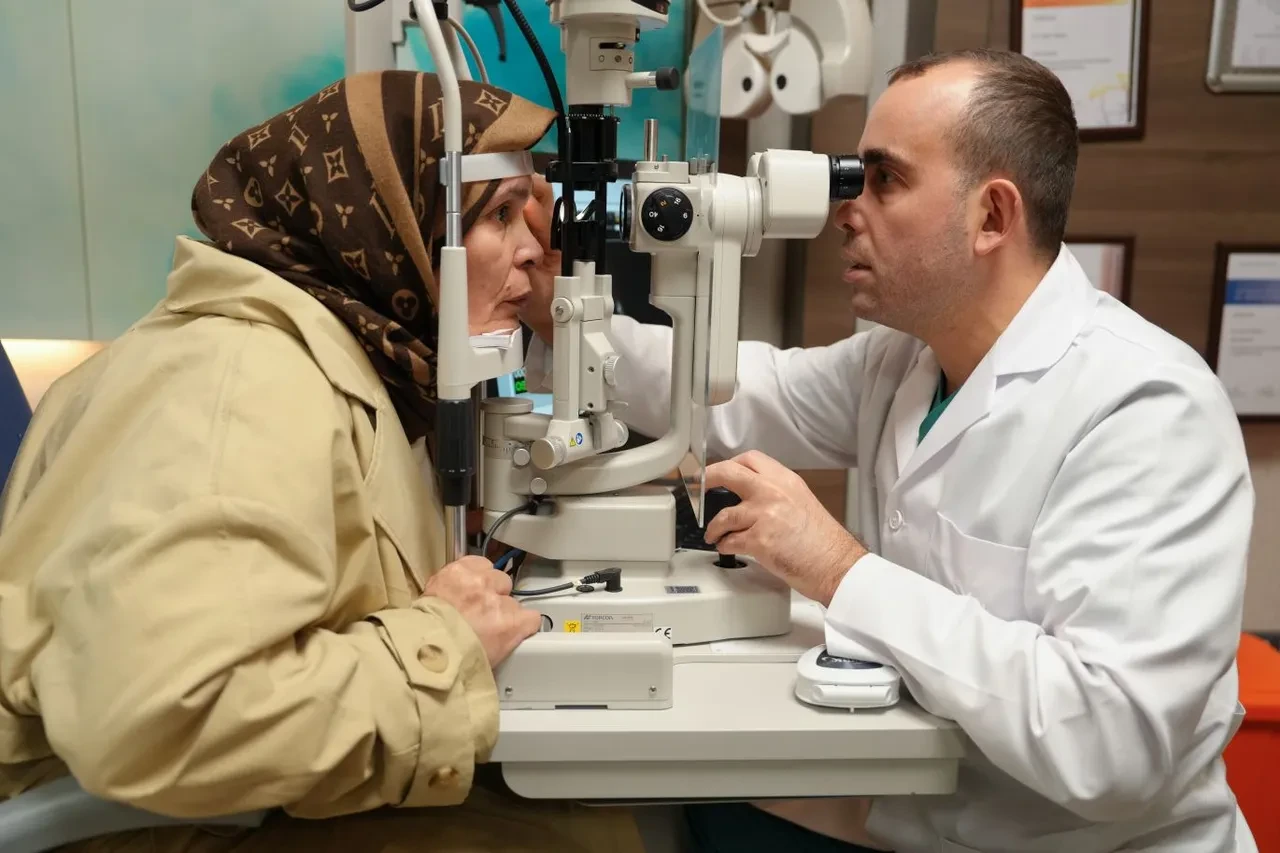 Medipol’de kornea nakli geçiren Libyalı kadın Van kedisi gibi güzel gözlere sahip oldu