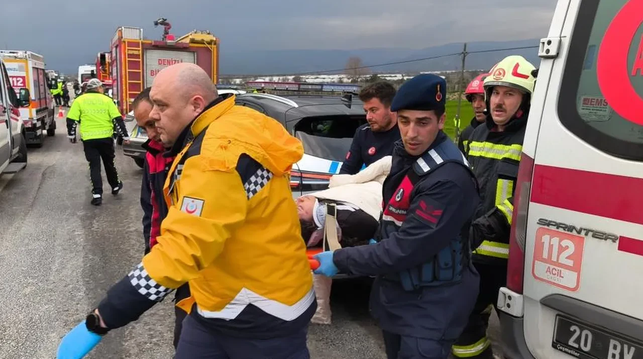 Spor turnuvasına giden öğrenci servisi kaza yaptı! 2 ölü, 26 yaralı