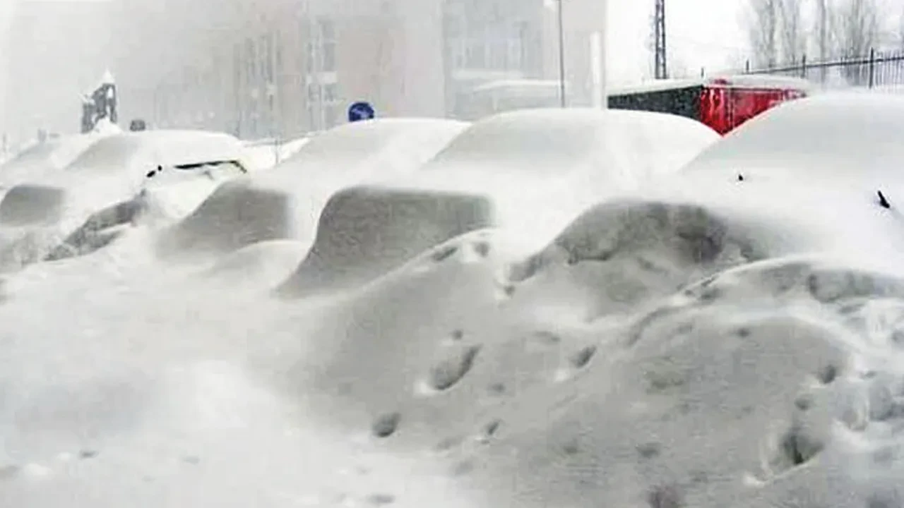 Türkiye'nin doğusu ve batısı ayrı mevsimler yaşıyor! İki şehir arasındaki sıcaklık farkı şoke etti 