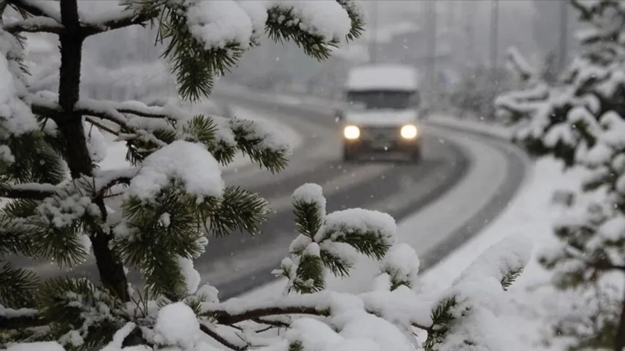 Türkiye'nin doğusu ve batısı ayrı mevsimler yaşıyor! İki şehir arasındaki sıcaklık farkı şoke etti 