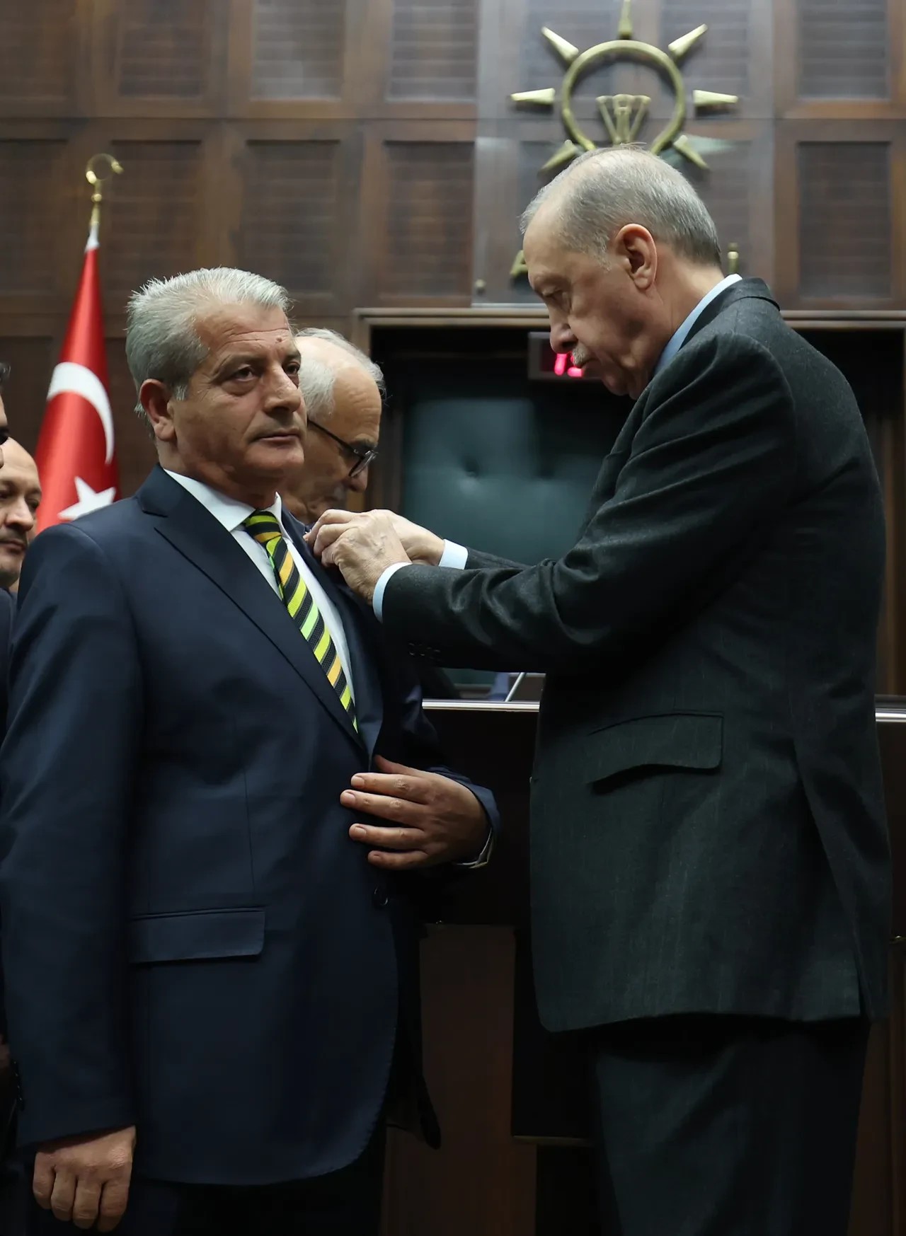 10 belediye başkanı AK Parti'ye geçti! Rozetlerini bizzat Erdoğan taktı