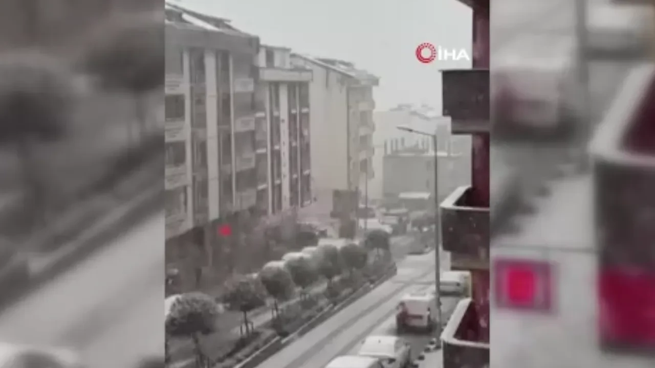 Arnavutköy’de kar esareti! Araçlar kara gömüldü, vatandaşlar seferber oldu