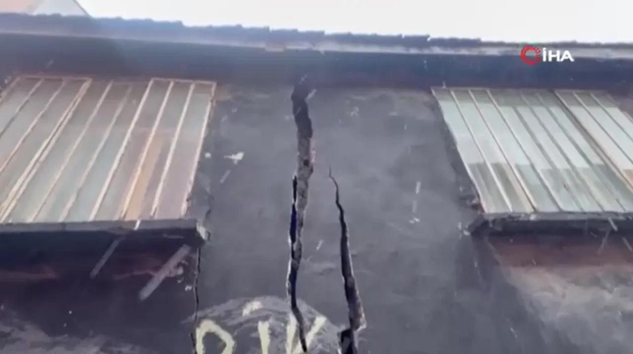 Eyüpsultan'da heyelan paniği! 6 ev tahliye edildi