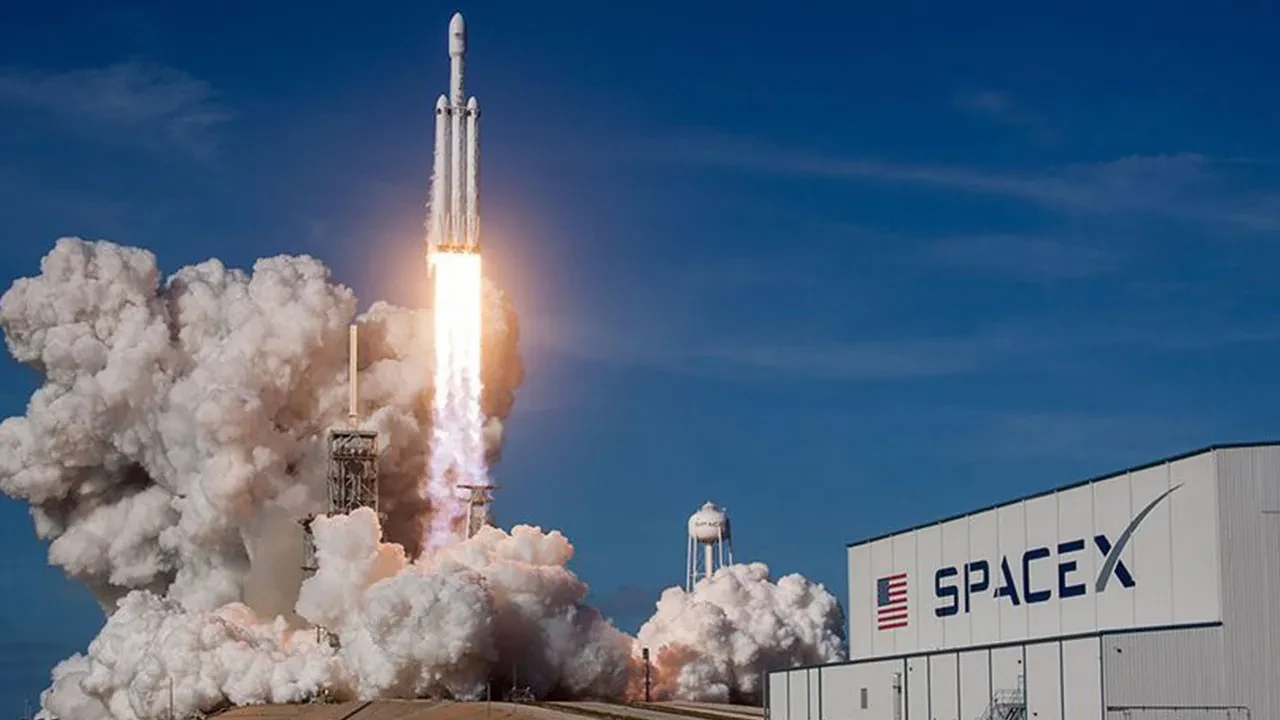 İnternet kapasitesi artacak! SpaceX, uzaya 23 Starlink uydusu daha fırlattı