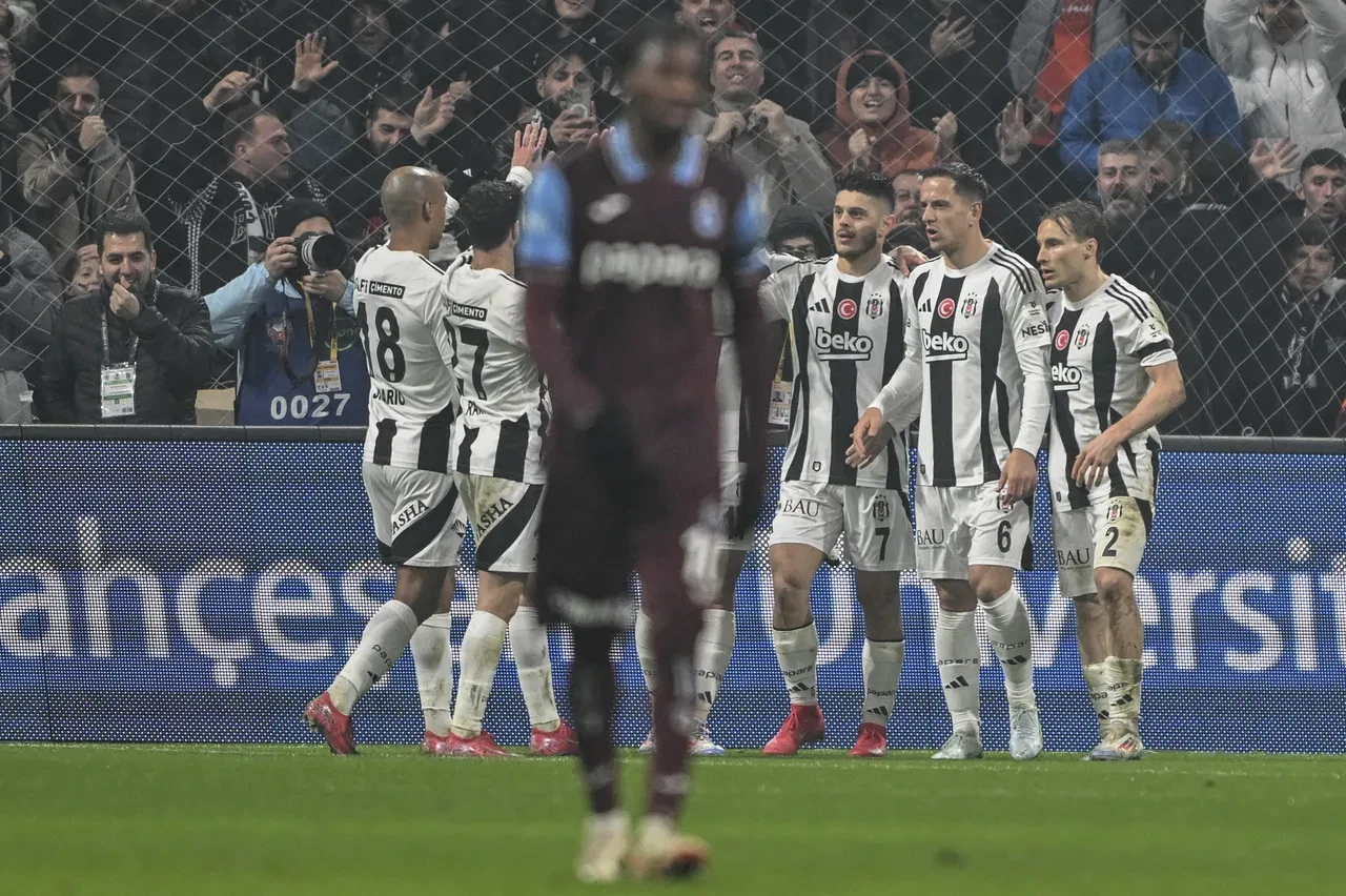 Şenol Güneş'ten Beşiktaş taraftarına küfür cevabı! 'Efendilik de!..' 