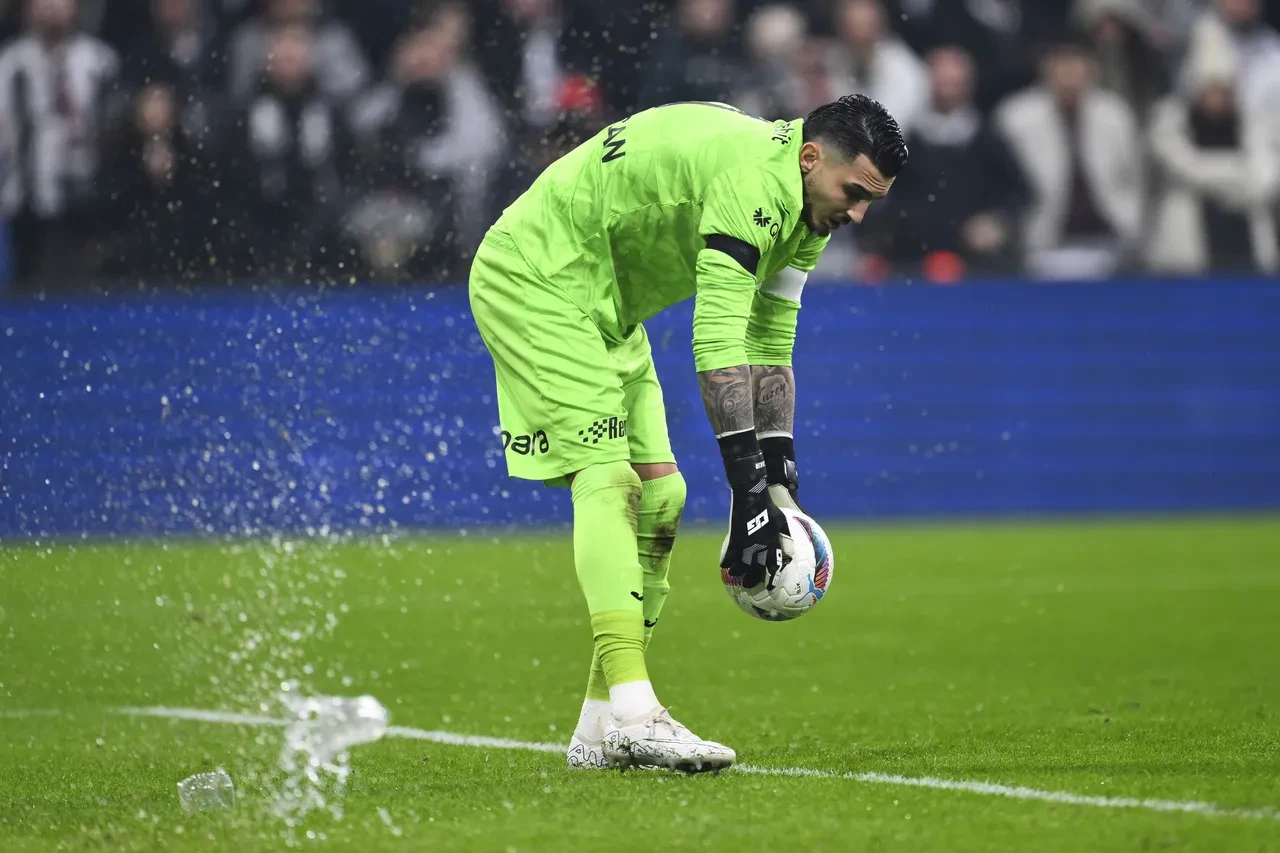 Şenol Güneş'ten Beşiktaş taraftarına küfür cevabı! 'Efendilik de!..' 