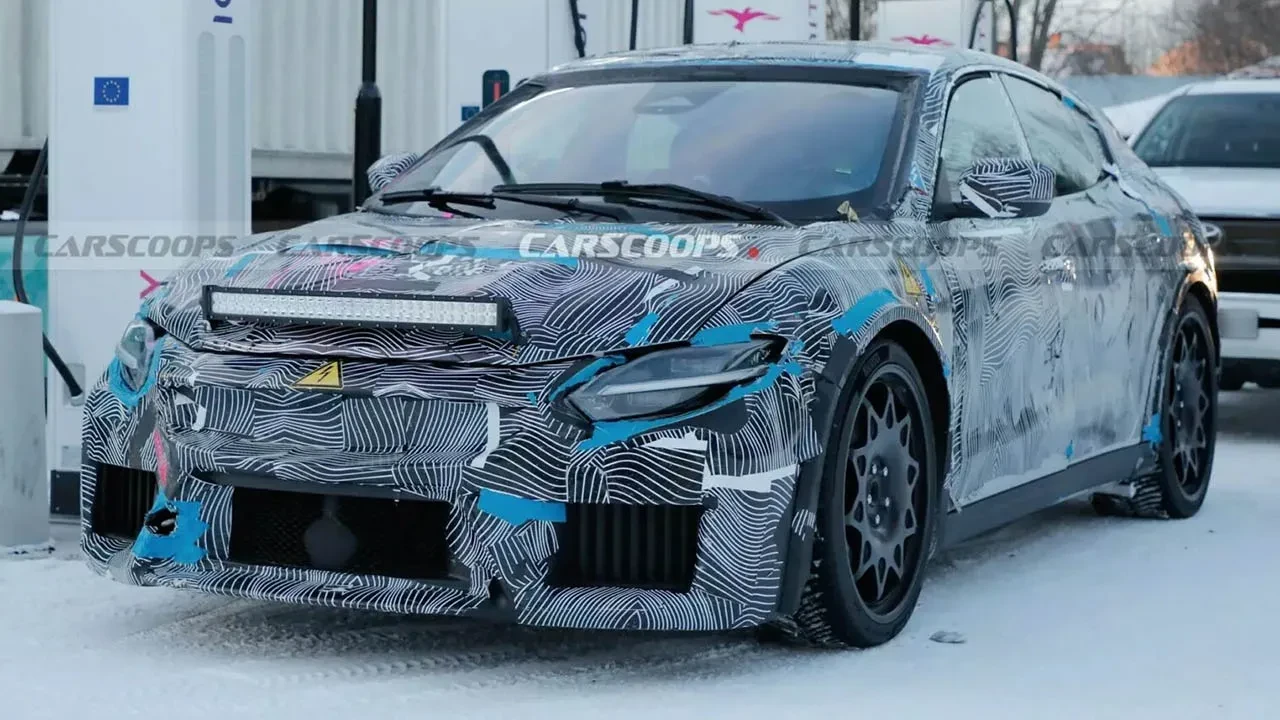 Sır gibi saklanan elektrikli Ferrari, şarj istasyonunda yakalandı! Tasarımı beklenenden çok farklı