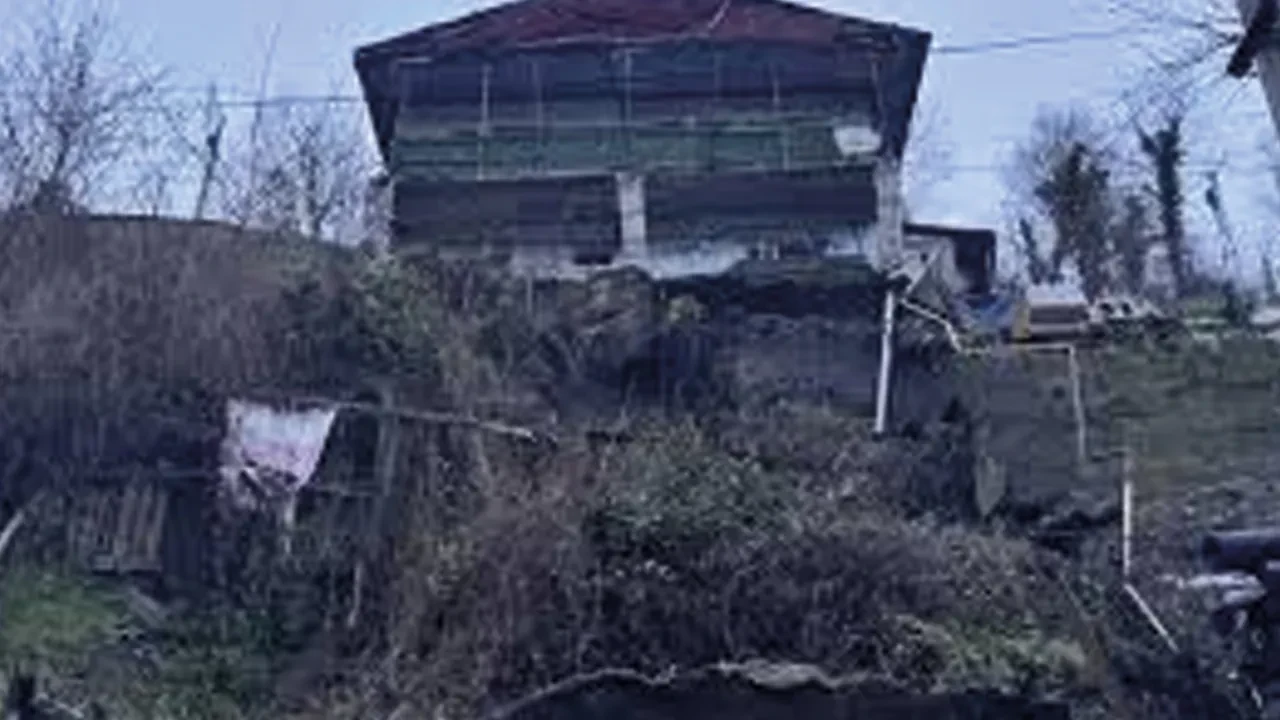 Zonguldak'ta heyelan faciası! 3 ev tahliye edildi 