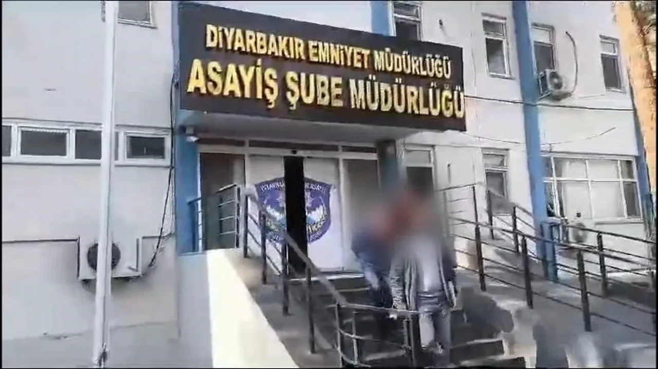 Azılı hırsız kadın kılığında yakalandı! Lakabı Bukalemun