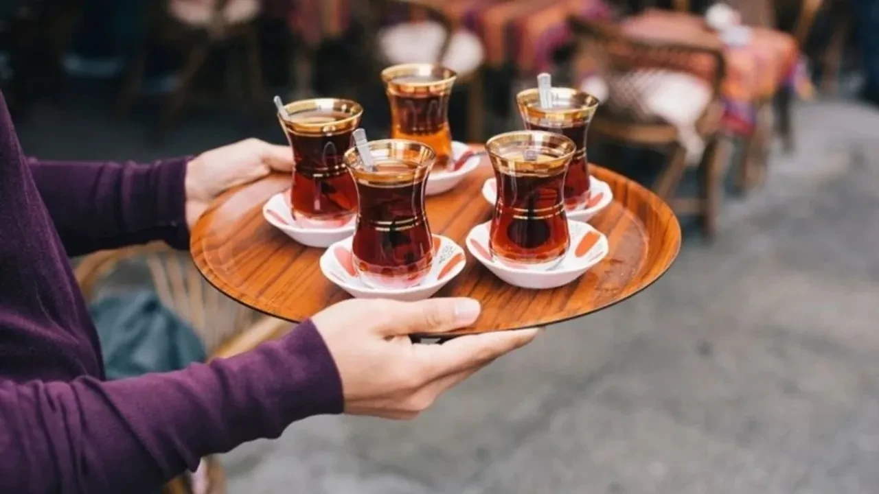 Çay tiryakilerini üzecek haber geldi! 1 Mart’tan itibaren geçerli olacak: İşte yeni fiyatı