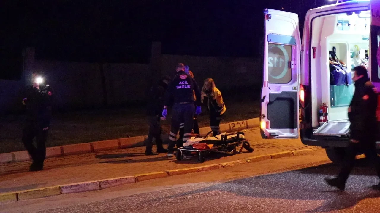 Denizli'de iki grup birbirine girdi! 2 kişiyi bıçaklayıp arabayla ortadan kayboldular