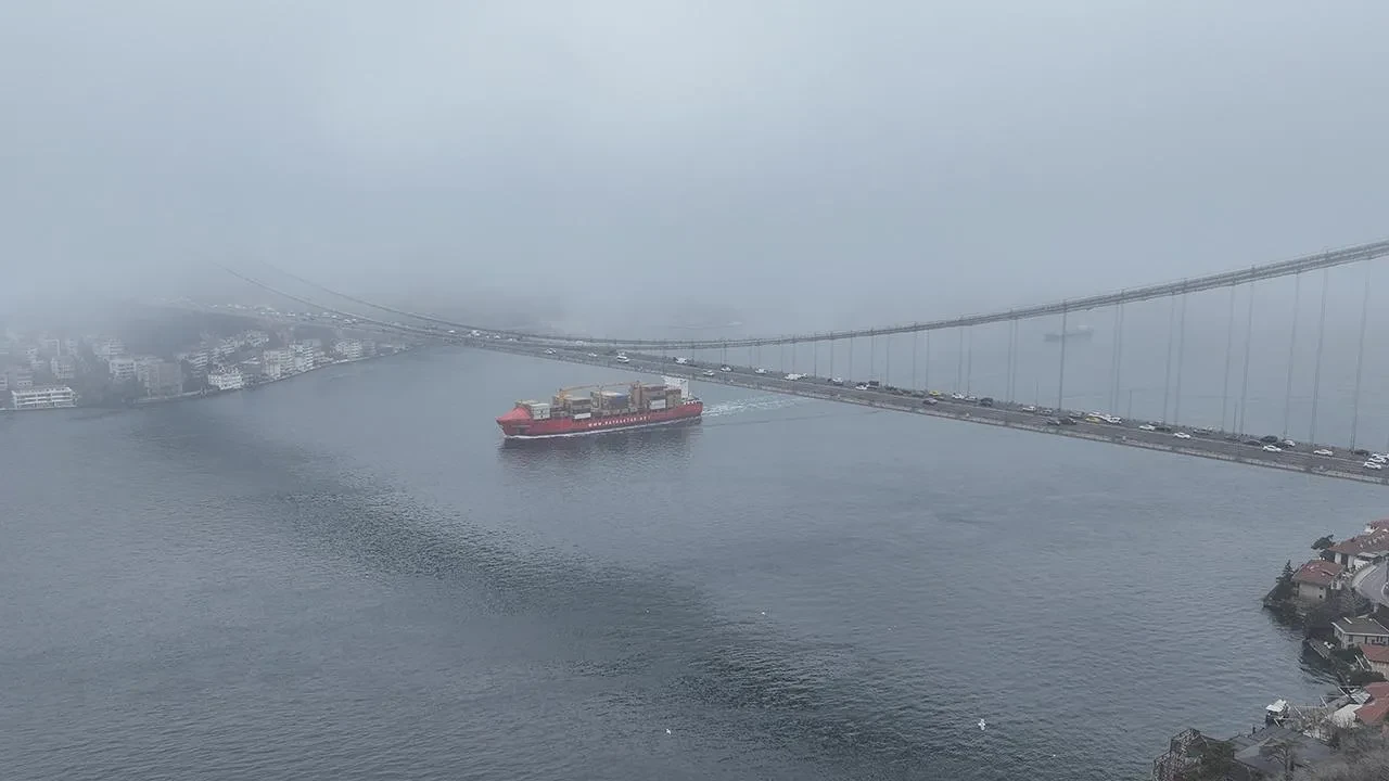 İstanbul Boğazı'nda gemi trafiği durduruldu!