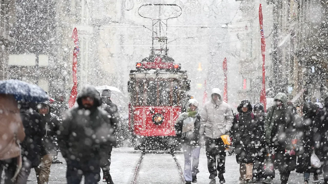 İstanbul için peş peşe kar yağışı uyarıları! Önümüzdeki iki gün çok kritik: Kar kalınlığı 40 santimetreyi bulacak