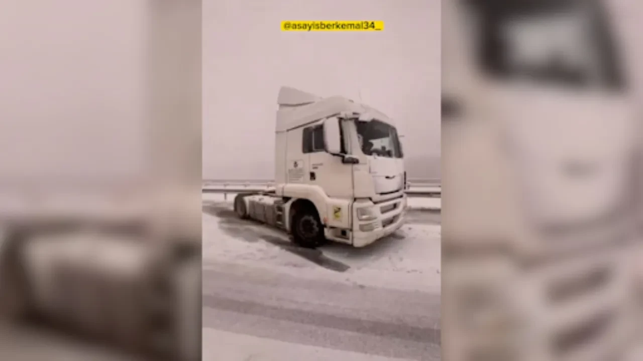 İstanbul'da kar yağışı bastırdı! Araçlar Şile yolunda mahsur kaldı