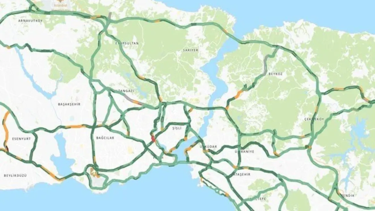 İstanbul'da yollar bomboş kaldı! Trafiğe kar etkisi: Yoğunluk yüzde 30'lara düştü