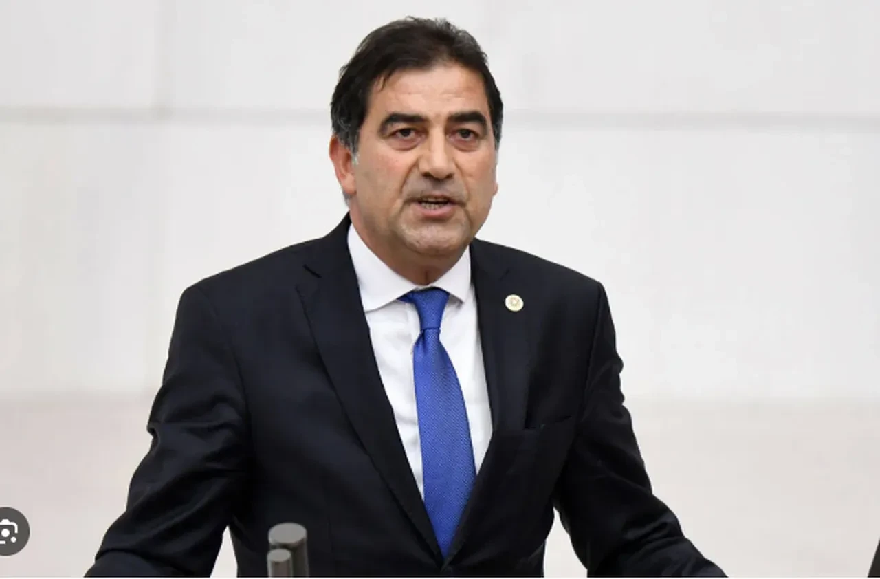 İYİ Parti'den istifa eden Ünal Karaman'la ilgili bomba iddia!  Büyük kongrede AK Parti'ye katılacak