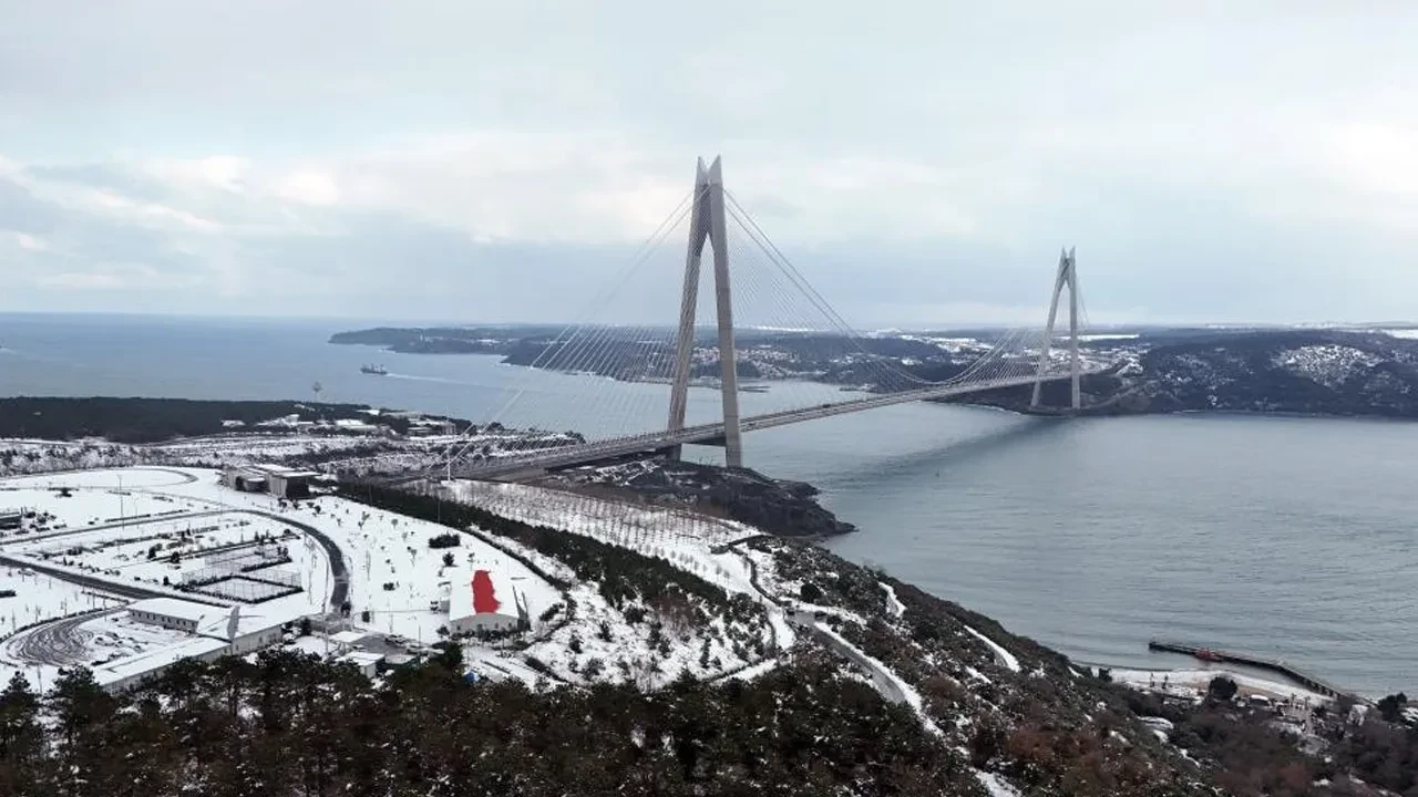 Karın zarafeti Yavuz Sultan Selim Köprüsü’nü sardı! Kartpostallık manzara görüntülendi