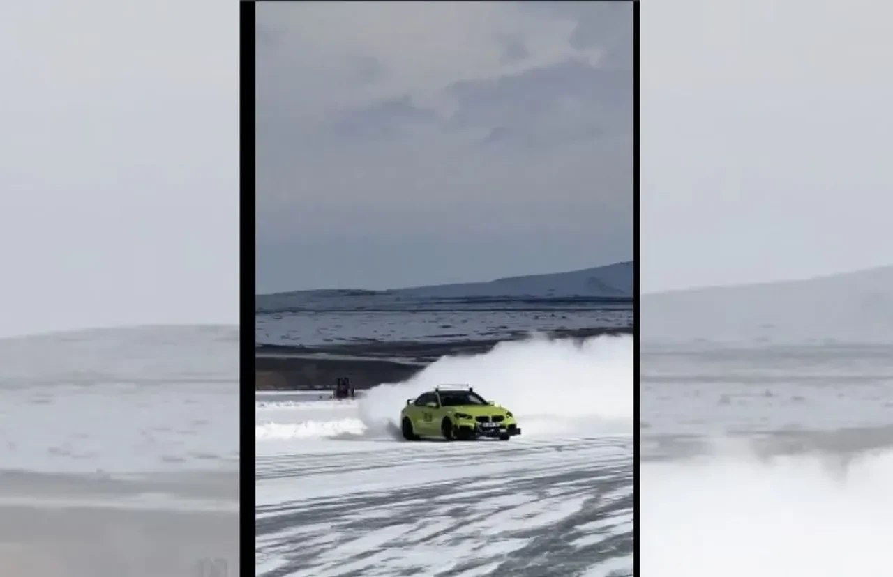 Kenan Sofuoğlu'nun 5 yaşındaki oğlu karlı zeminde drift attı
