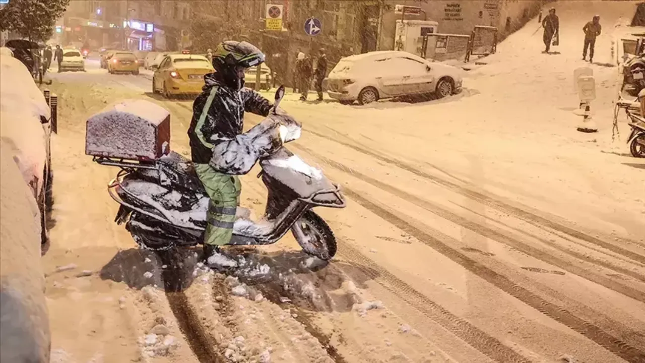 Motokuryeler çalışıyor mu? Motosiklet ve kurye yasağı saat kaçta başlayacak?