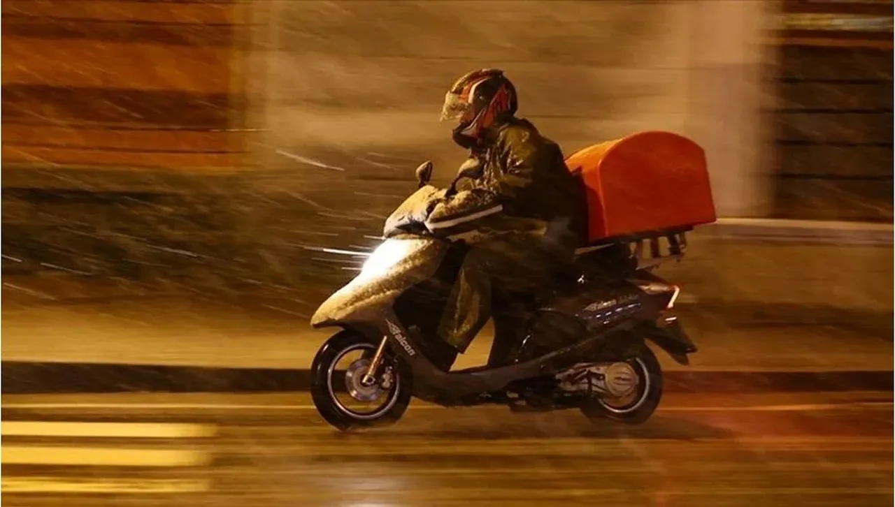 Motokuryeler çalışıyor mu? Motosiklet ve kurye yasağı saat kaçta başlayacak?