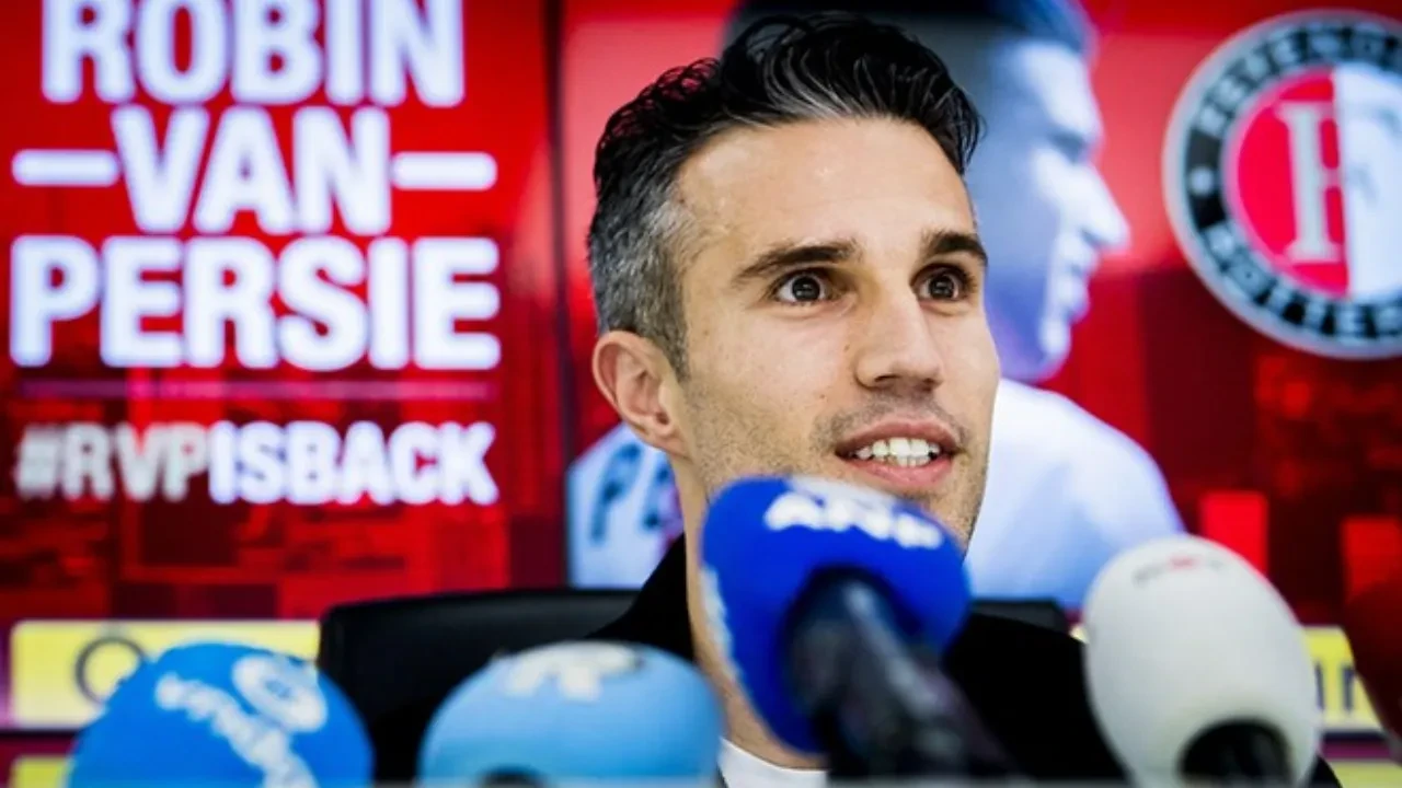 Robin van Persie Feyenoord yolunda!