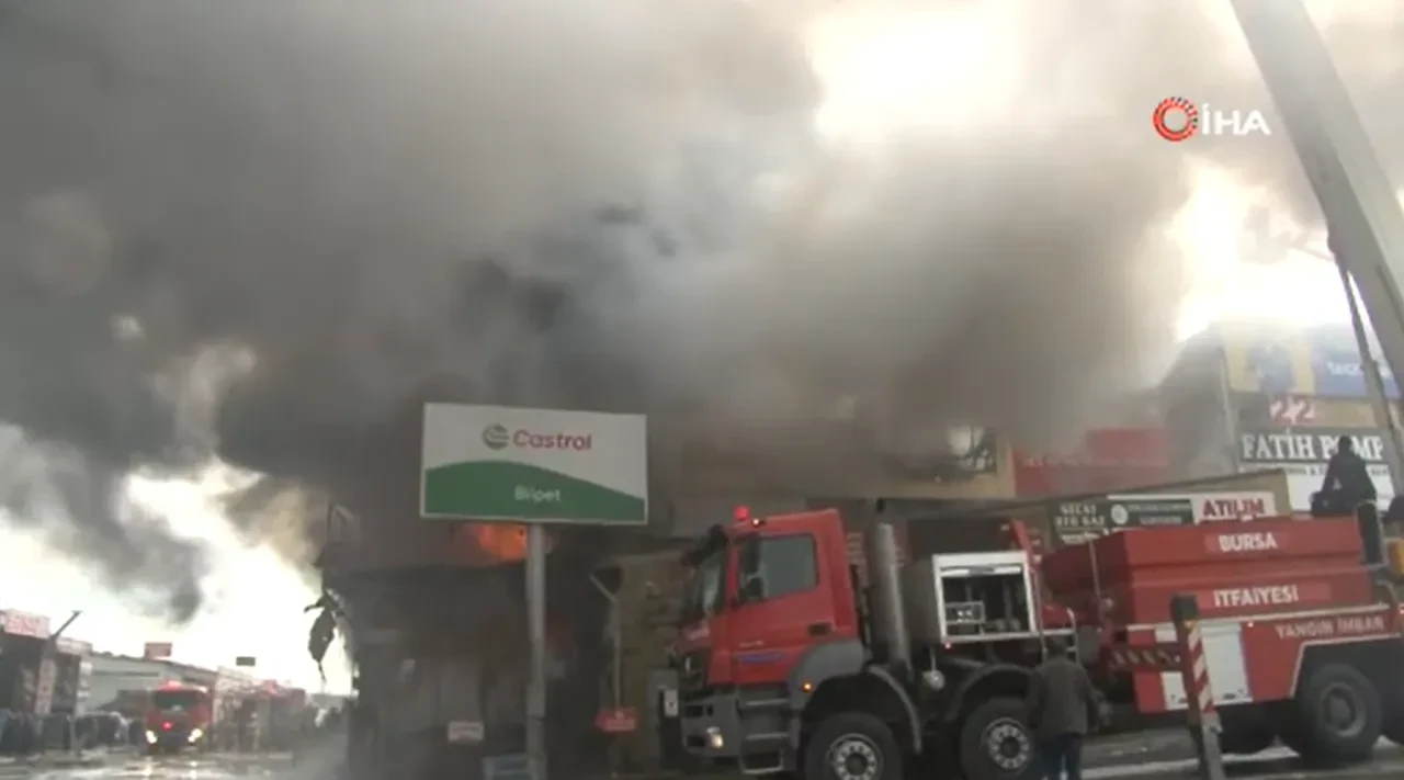 Son dakika | Bursa'da otomobil sanayi sitesinde yangın