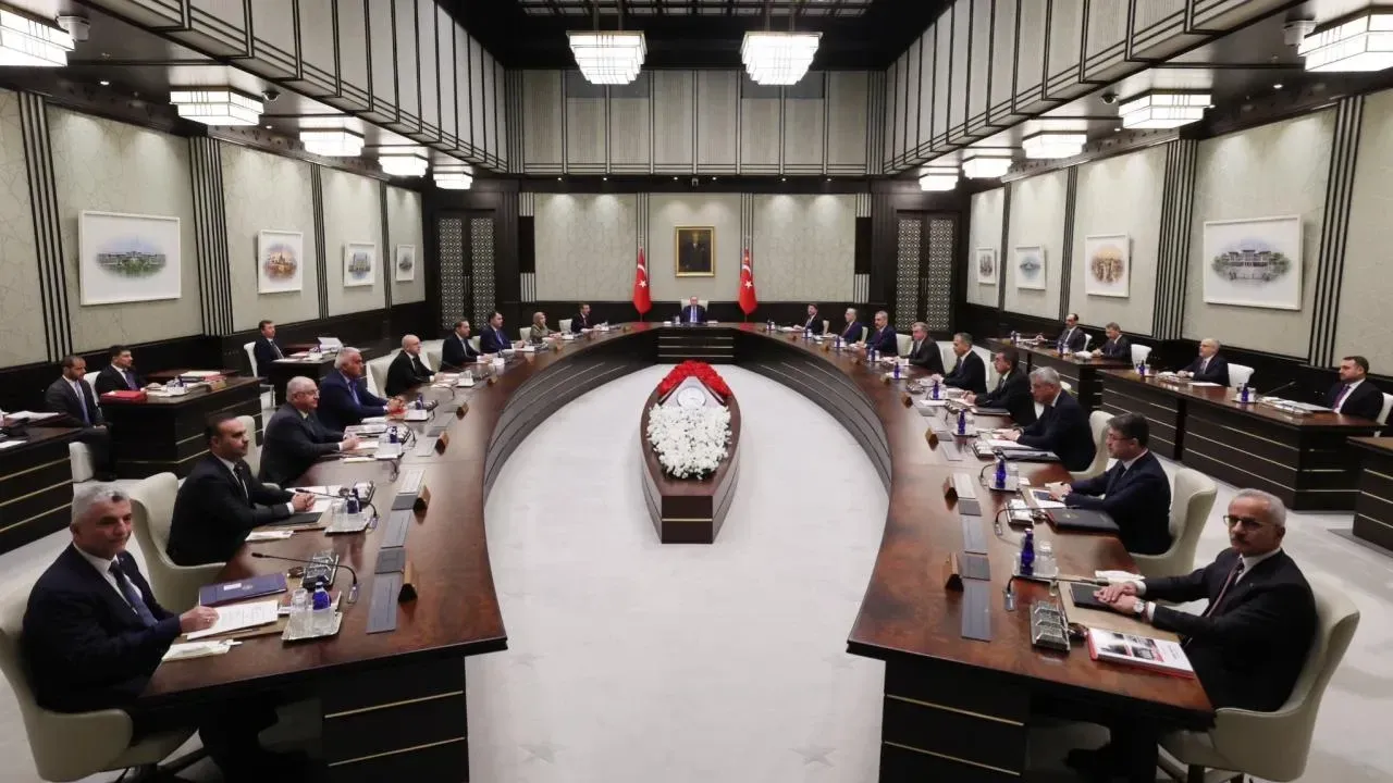 Bakanlar Kurulu değişmeyecek iddiası! Cem Küçük'ten flaş kulis bilgisi