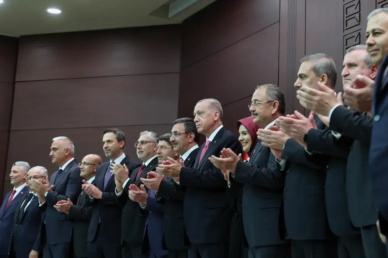 Bakanlar Kurulu değişmeyecek iddiası! Cem Küçük'ten flaş kulis bilgisi