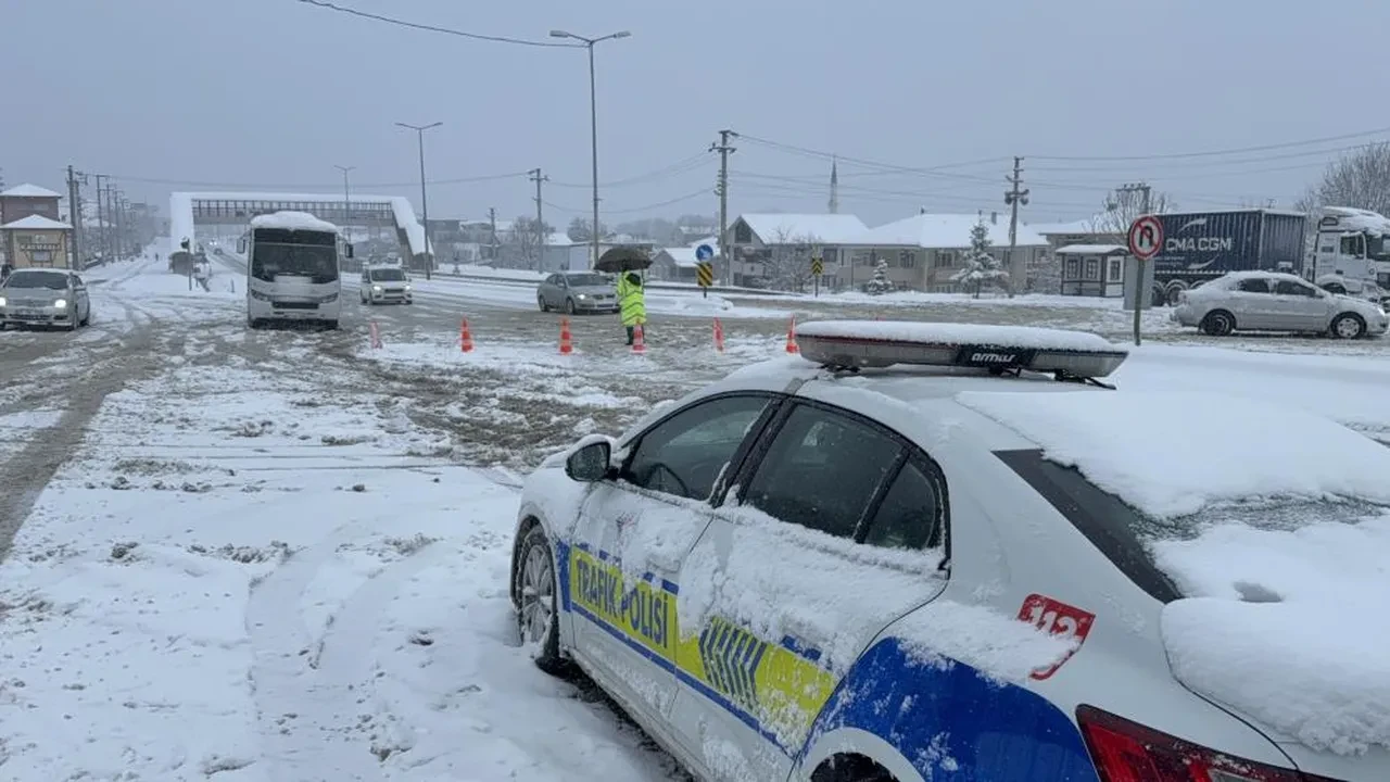 Bolu Dağı'nda kar alarmı: Trafiğe kapatıldı!