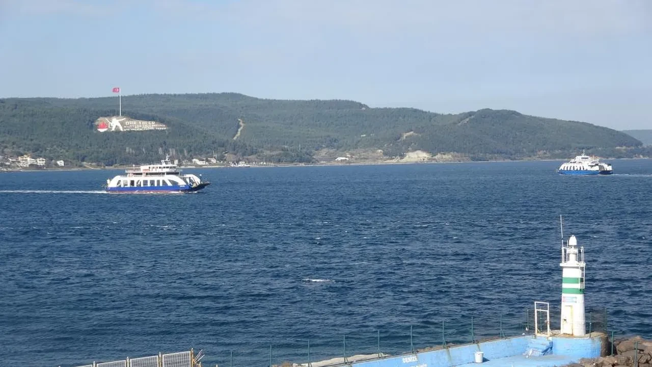 Deniz ulaşımına fırtına engeli! Seferler iptal edildi