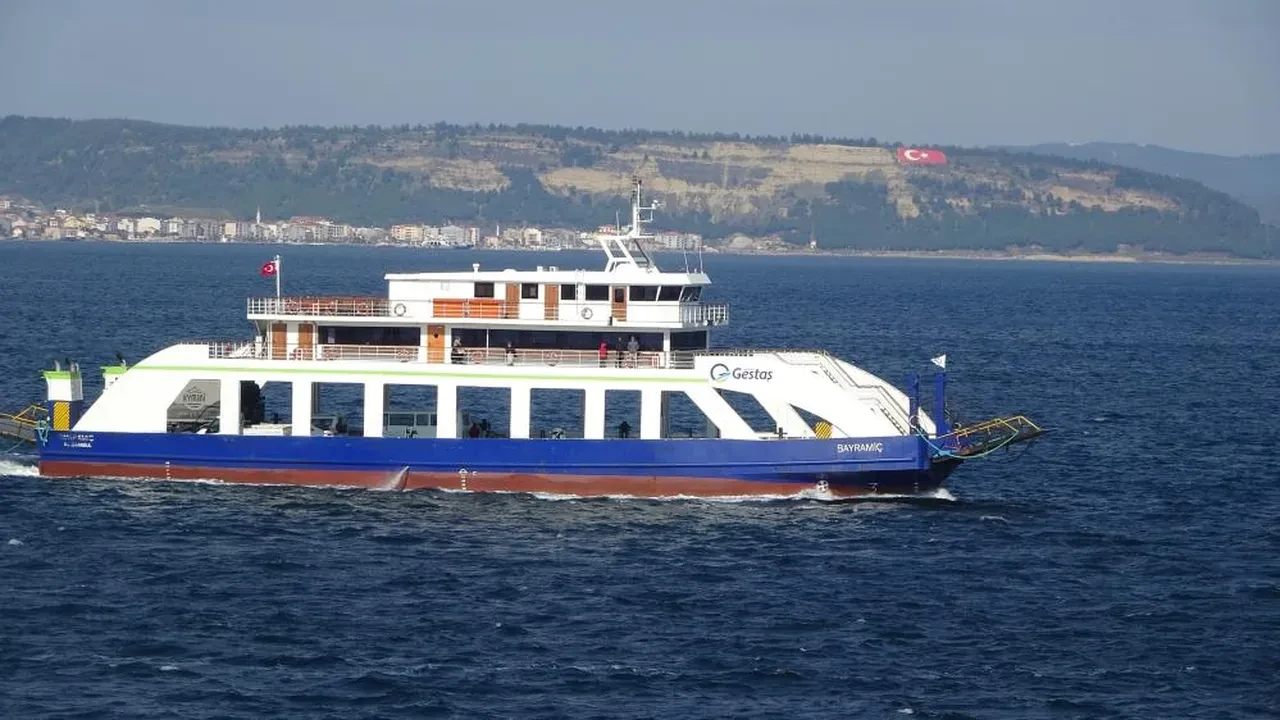 Deniz ulaşımına fırtına engeli! Seferler iptal edildi