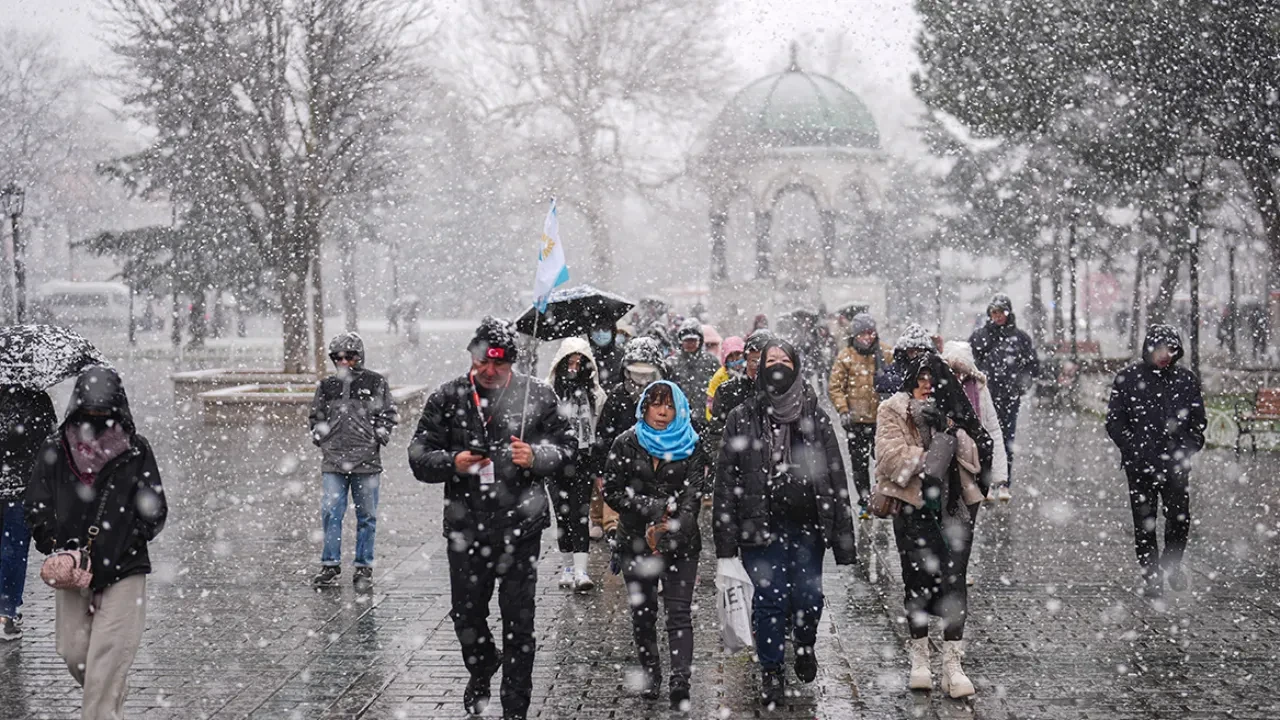 İstanbul'da kar alarmı! Peş peşe iptal haberleri geliyor: Vali Gül duyurdu