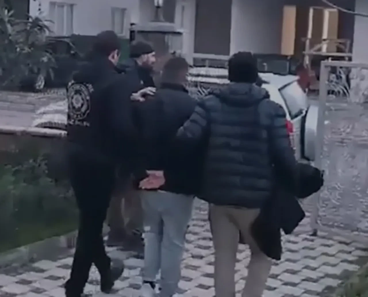 Kadın profili açıp, 8 milyon TL'lik vurgun yaptılar! Sahte sevgili şebekesine operasyon: Çok sayıda gözaltı var